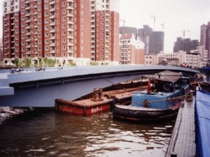 上海港——苏州河码头桥梁长64米-宽8米重120吨